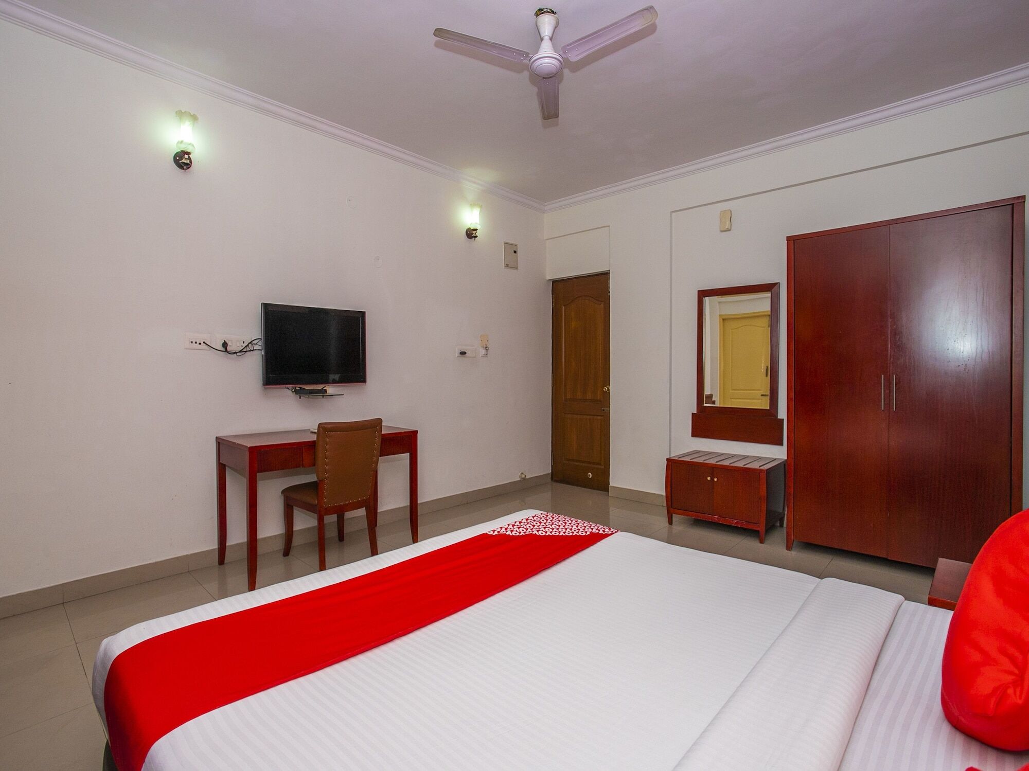 Oyo 23360 White Bricks Inn 班加罗尔 外观 照片