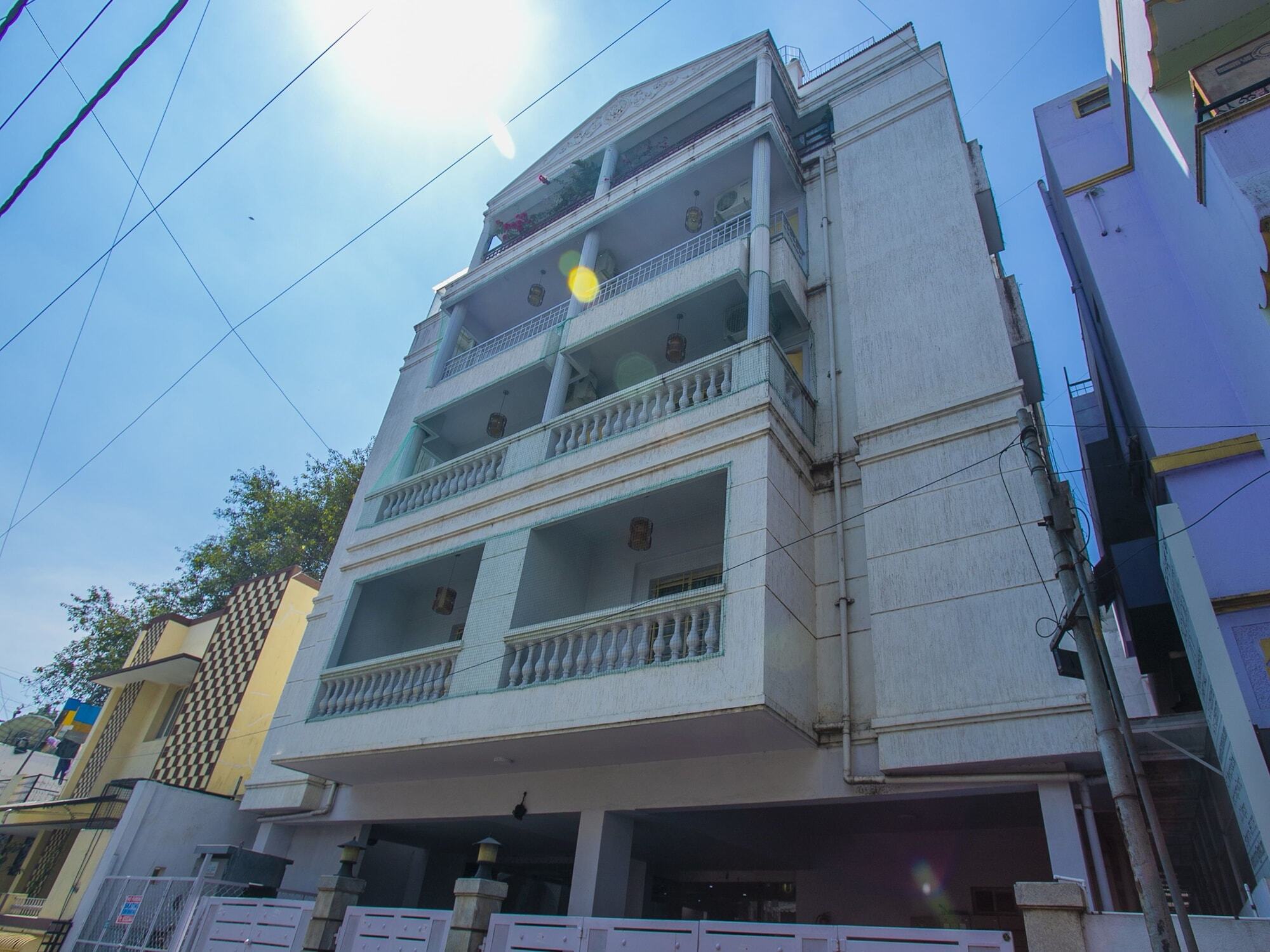 Oyo 23360 White Bricks Inn 班加罗尔 外观 照片